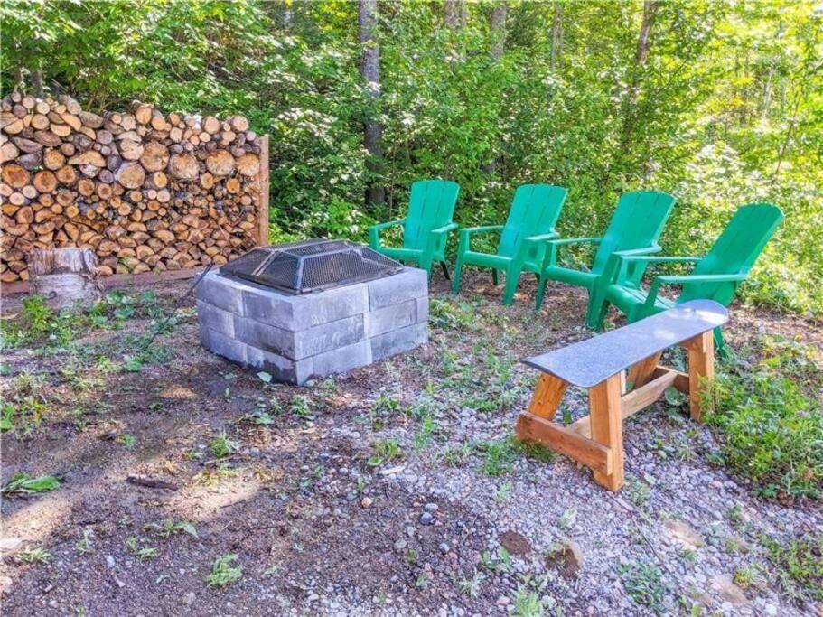 Chalet Au petit Édouard  LʼAnse-Saint-Jean Extérieur photo