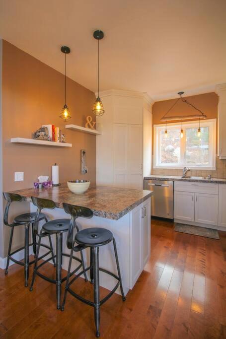 Chalet Au petit Édouard  LʼAnse-Saint-Jean Extérieur photo